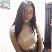 Profesor de español imparte clases a niños de todas las edades